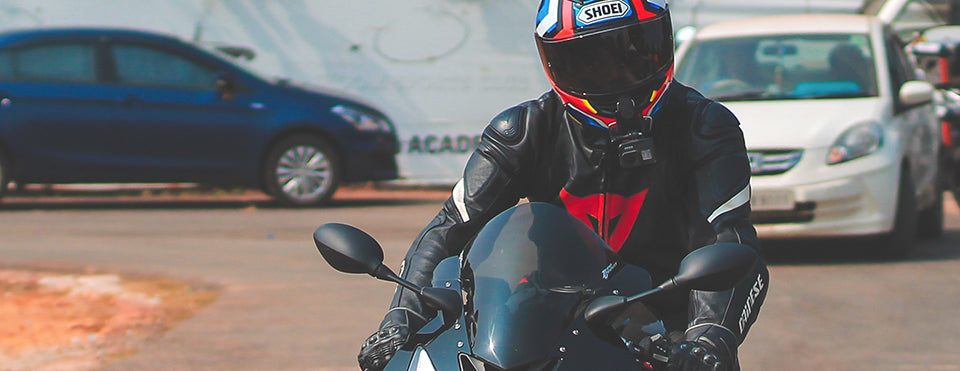 SHOP THE LOOK - Black Stealth DAINESE & SHOEI - ₹2,50,000
