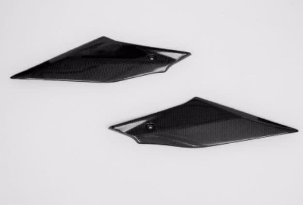 LighTech Carbon Fibre Side Under Tank Panel for Yamaha R1 2020-22